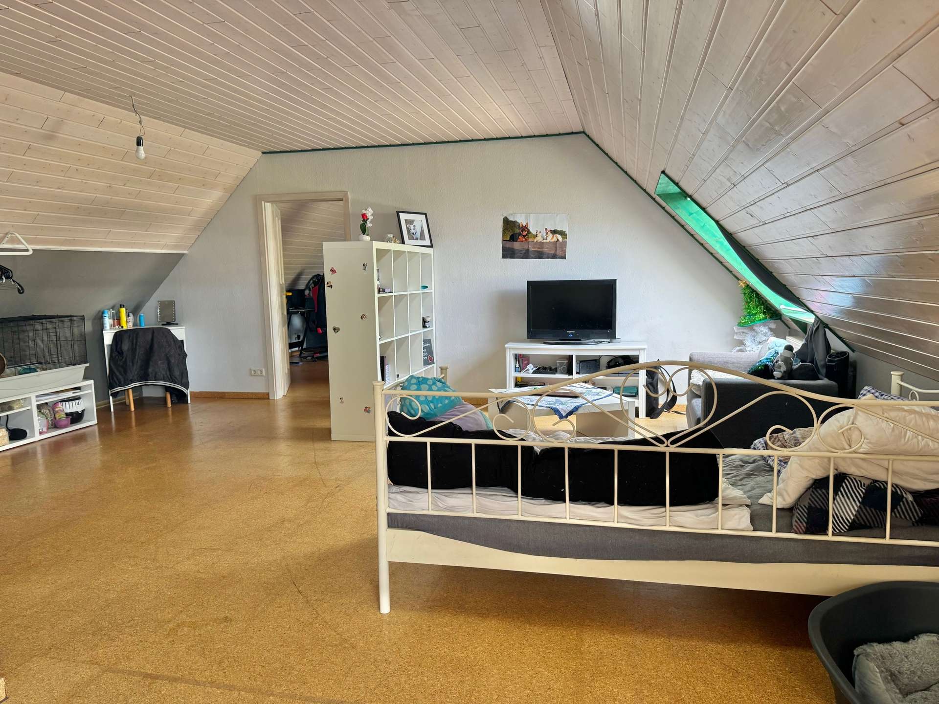 2 Etagen, 2 PKW-Stellpl&auml;tze, 2 B&auml;der, Loggia